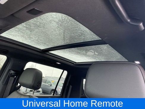 Used 2022 Chevrolet Suburban RST w/ Luxury Package image 15