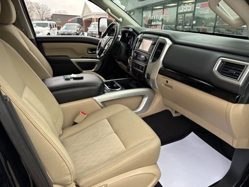 Used 2017 Nissan Titan SV image 40