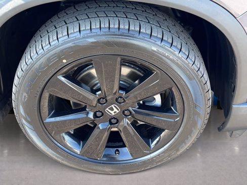 Certified 2025 Honda Pilot Black Edition image 11