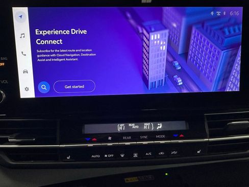 Used 2025 Toyota Sienna XLE image 26