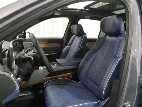 New 2026 Cadillac Vistiq Premium Luxury image 6