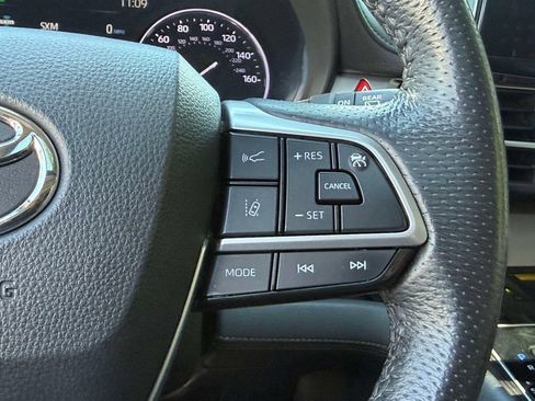 Used 2022 Toyota Sienna Limited AWD/4WD image 37