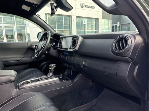 Used 2021 Toyota Tacoma TRD Sport image 26
