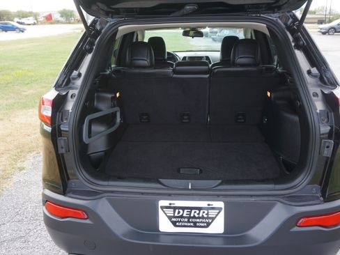 Used 2018 Jeep Cherokee Latitude Plus image 21