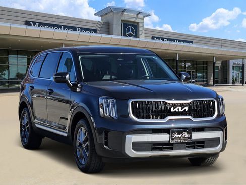 Used 2024 Kia Telluride LX image 2