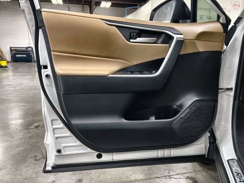 Used 2025 Toyota RAV4 XLE image 16