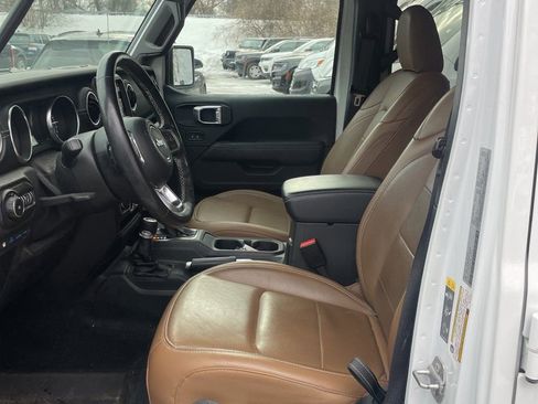 Used 2022 Jeep Wrangler Unlimited Sahara w/ Cold Weather Group image 10