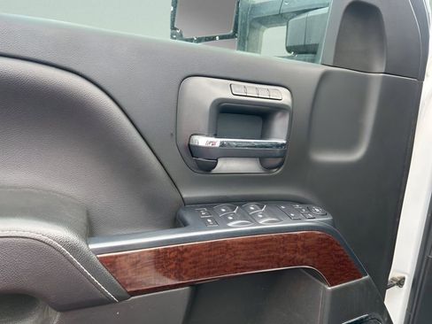 Used 2018 GMC Sierra 2500 SLT w/ Duramax Plus Package AWD/4WD image 24