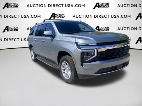 Used 2025 Chevrolet Suburban LS AWD/4WD image 12