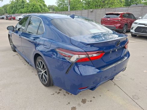Used 2023 Toyota Camry SE image 4