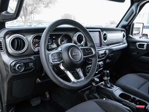 Used 2023 Jeep Wrangler Unlimited Sahara AWD/4WD image 18