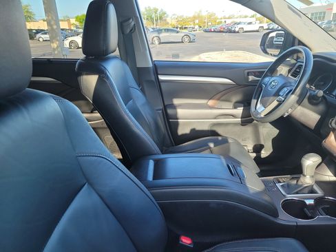 Used 2017 Toyota Highlander XLE image 10