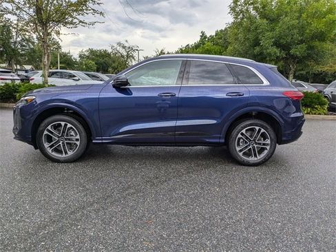 Used 2025 Audi Q5 Premium w/ Convenience Package image 6