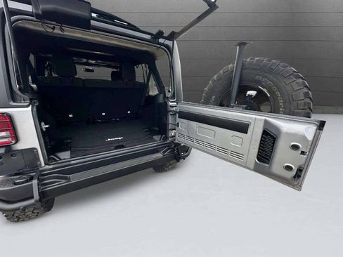 Used 2015 Jeep Wrangler Unlimited Rubicon w/ Dual Top Group AWD/4WD image 22