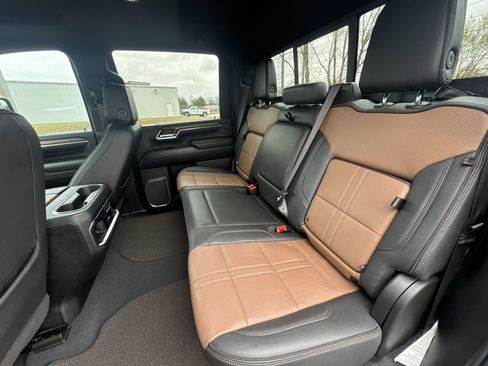 Used 2024 Chevrolet Silverado 2500 High Country w/ Technology Package image 22