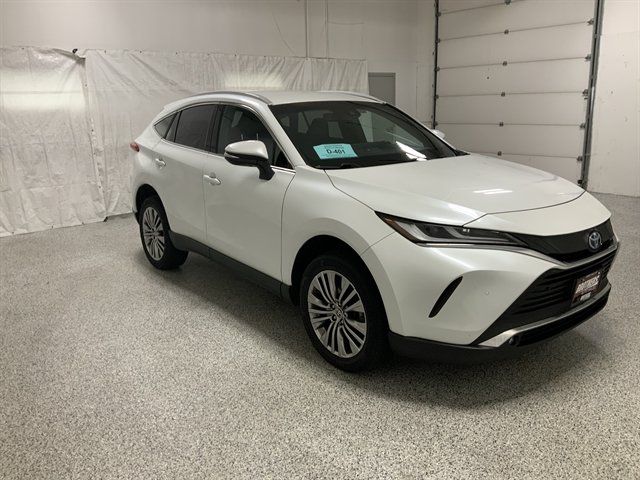 Used 2024 Toyota Venza XLE AWD/4WD image 4