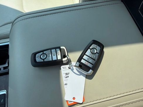 Used 2019 Ford Expedition Platinum AWD/4WD image 23