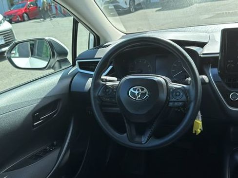Used 2025 Toyota Corolla LE FWD image 21