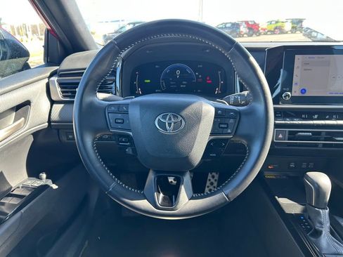 Used 2025 Toyota Camry SE image 10