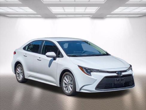 Certified 2025 Toyota Corolla LE w/ LE Premium Package FWD image 1