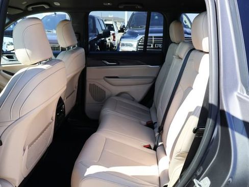 Used 2024 Jeep Grand Cherokee Limited image 9