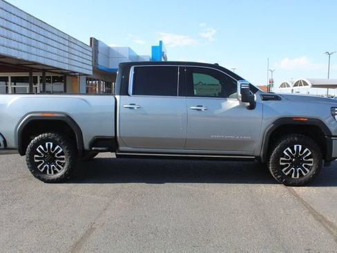 Used 2025 GMC Sierra 2500 Denali Ultimate AWD/4WD image 2