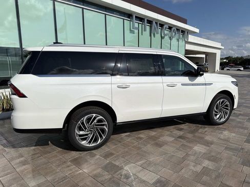 New 2026 Lincoln Navigator L Reserve AWD/4WD image 2