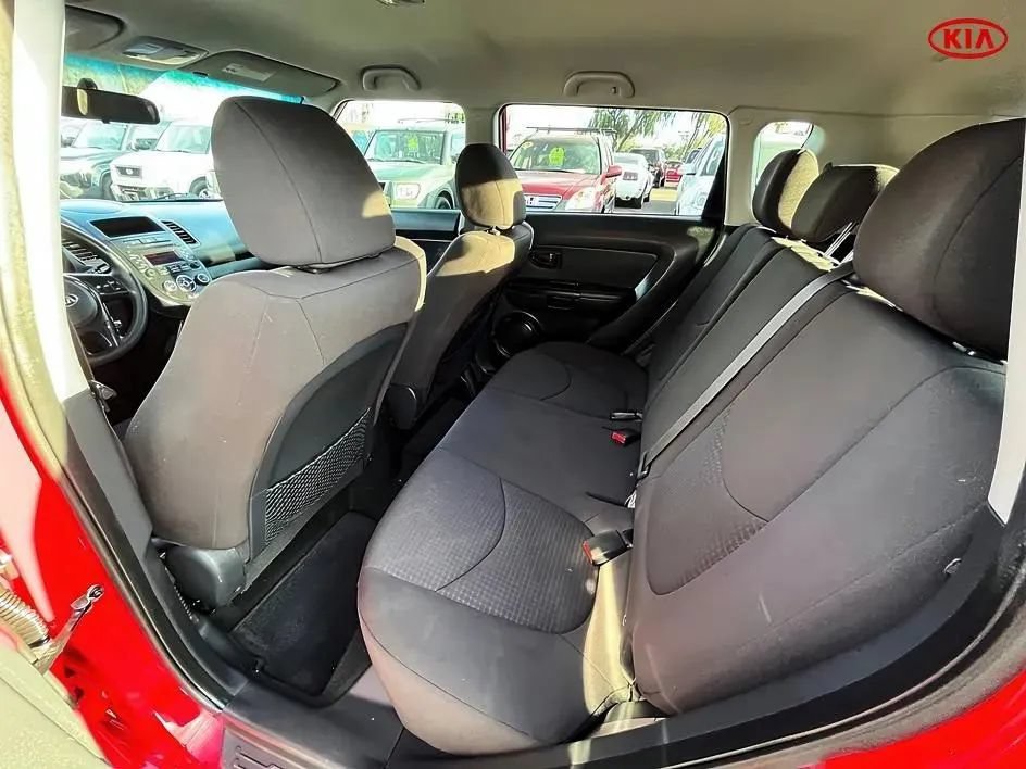 Used 2013 Kia Soul FWD image 11