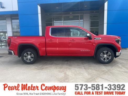 New 2026 GMC Sierra 1500 SLE image 3