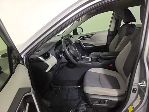 Used 2021 Toyota RAV4 XLE FWD image 12