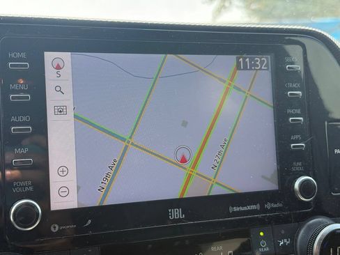Used 2021 Toyota Highlander XSE FWD image 17