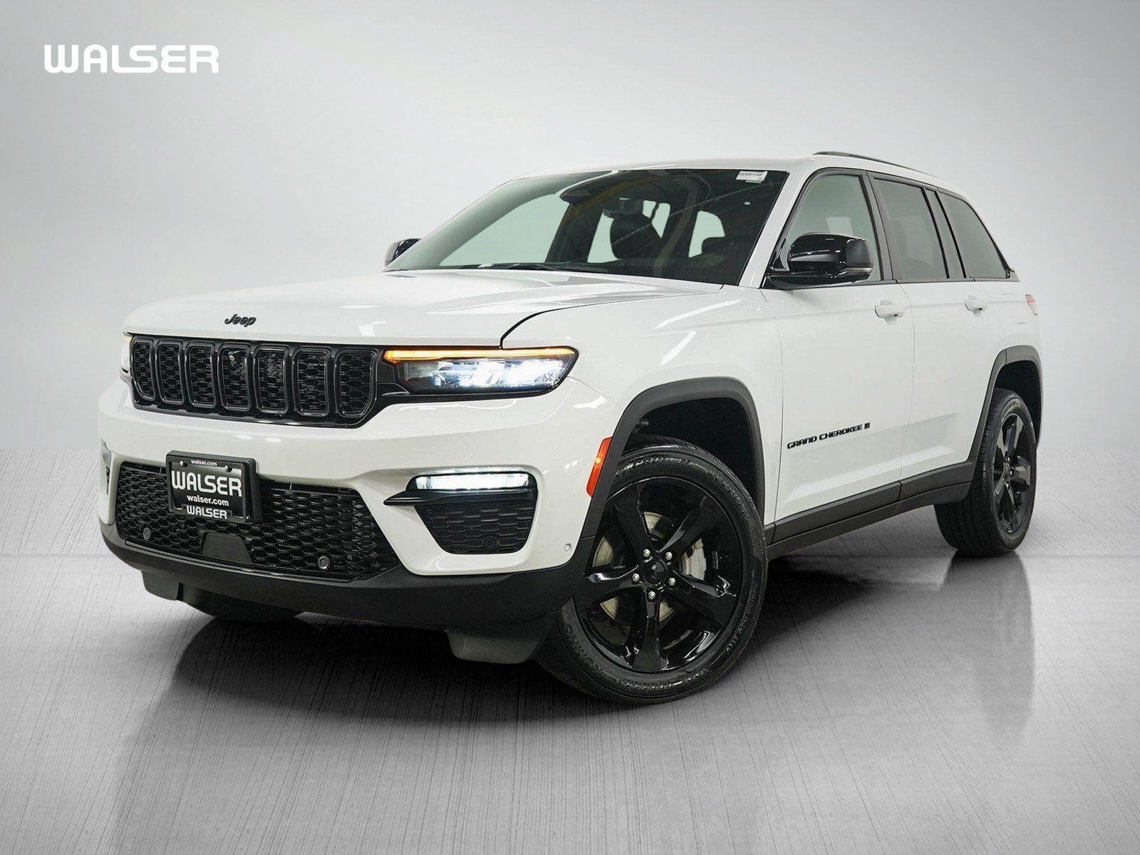Used 2024 Jeep Grand Cherokee Limited w/ Luxury Tech Group II AWD/4WD image 1