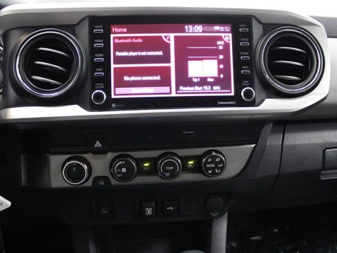 Used 2020 Toyota Tacoma SR5 AWD/4WD image 29