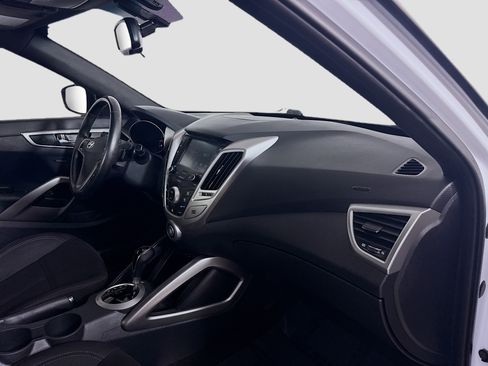 Used 2017 Hyundai Veloster Value Edition image 29