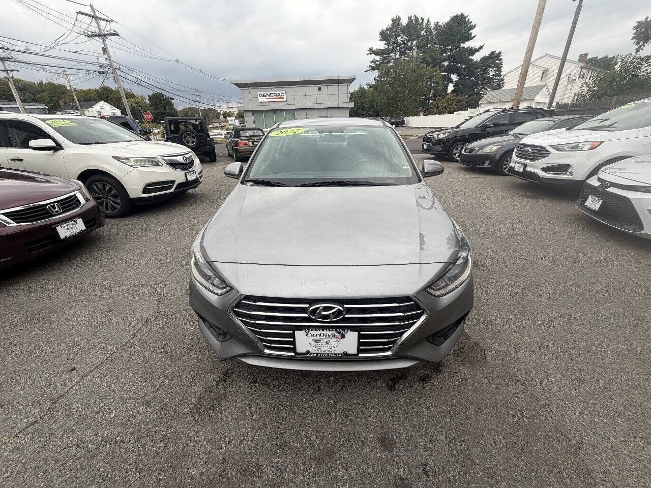 Used 2022 Hyundai Accent SE FWD image 2