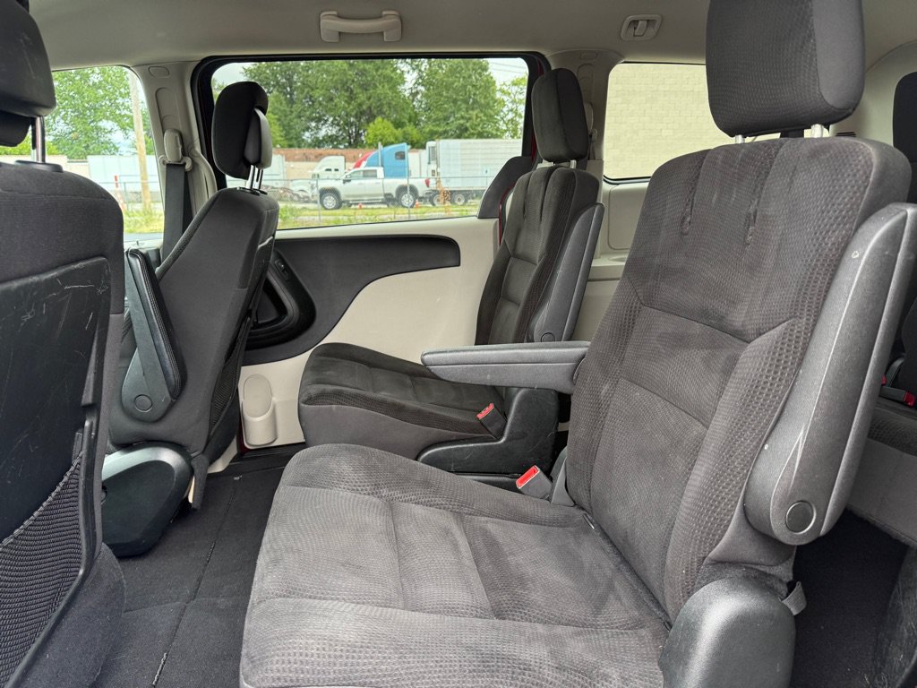 Used 2018 Dodge Grand Caravan SE FWD image 9
