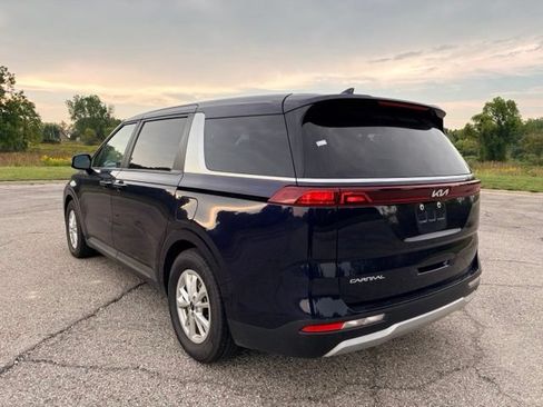 Certified 2024 Kia Carnival LX FWD image 3
