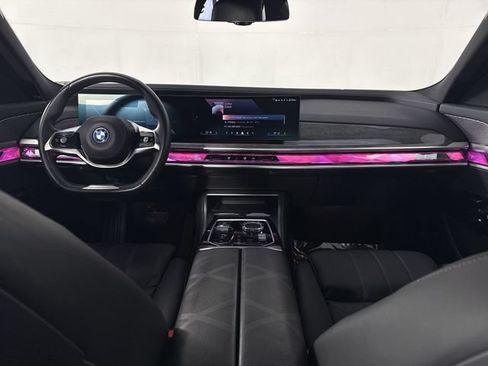 Used 2023 BMW i7 xDrive60 AWD/4WD image 22