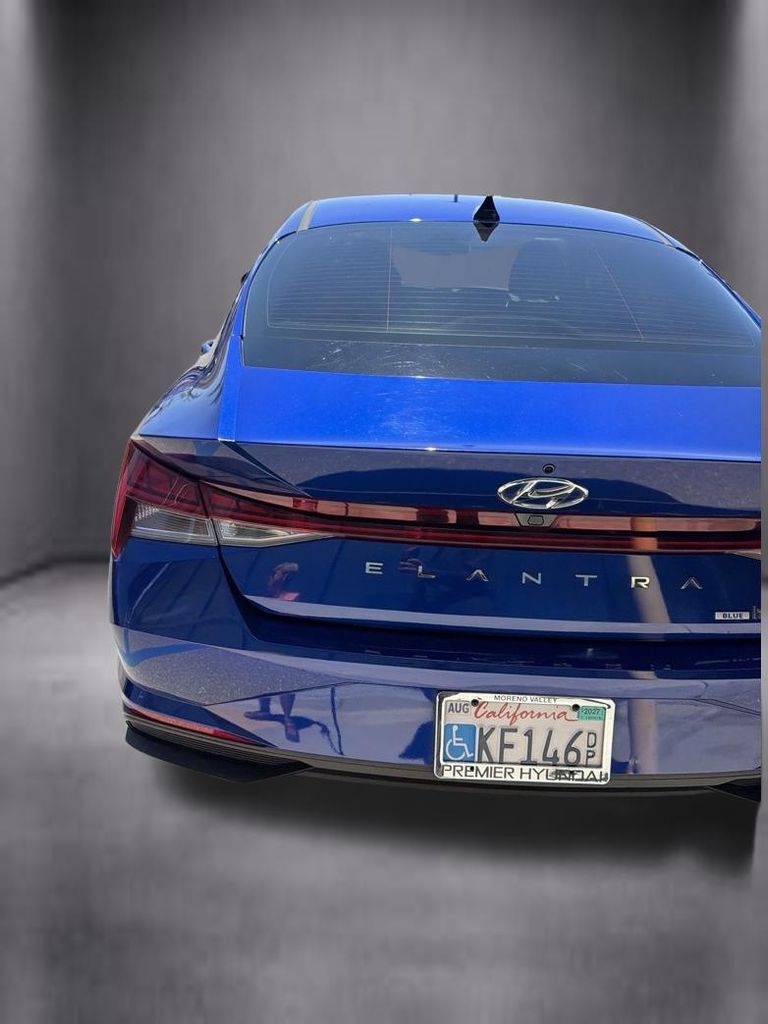 Certified 2023 Hyundai Elantra Blue FWD image 17