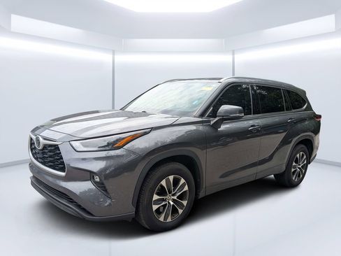 Used 2022 Toyota Highlander XLE FWD image 8