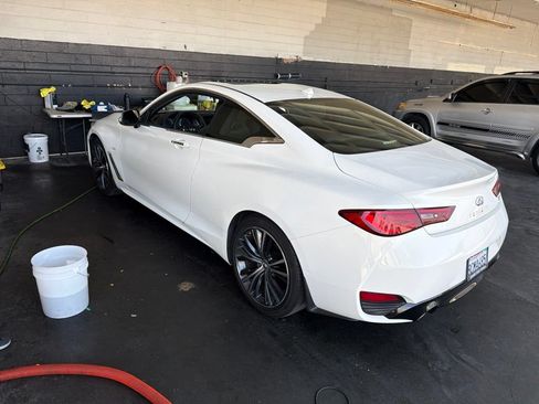 Used 2018 INFINITI Q60 2.0t w/ Moonroof Package RWD image 3