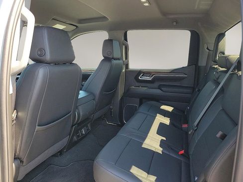 Used 2025 GMC Sierra 1500 SLT image 9