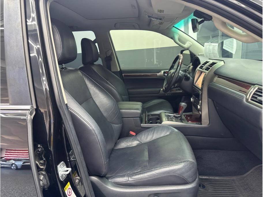 Used 2014 Lexus GX 460 w/ Premium Package AWD/4WD image 23