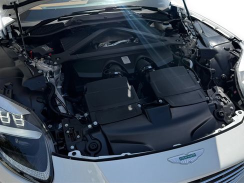 Used 2025 Aston Martin DB12 Convertible RWD image 6