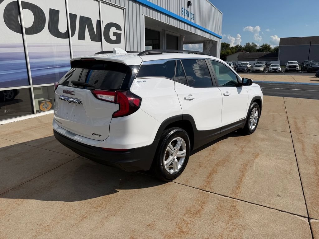 Used 2022 GMC Terrain SLE w/ Driver Convenience Package FWD image 3