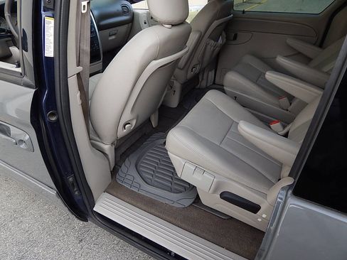 Used 2005 Chrysler Town & Country Touring w/ Luxury Group image 16