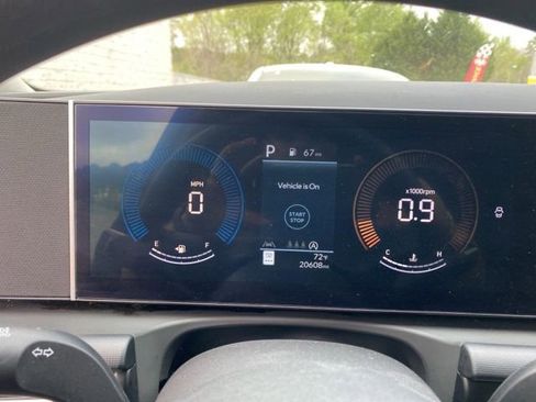 Used 2025 Hyundai Tucson SE image 13