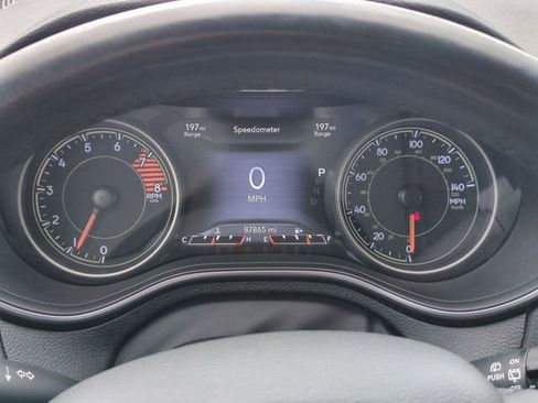 Used 2019 Jeep Cherokee Limited AWD/4WD image 8