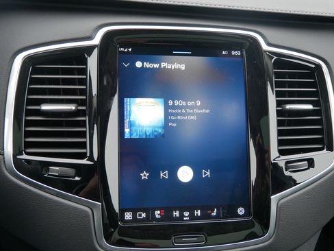 New 2025 Volvo XC90 T8 Ultra w/ Protection Package Premier image 9