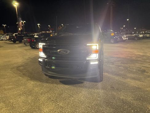 Certified 2022 Ford F250 Lariat w/ Black Appearance Package image 4